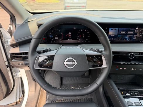 Used 2025 Nissan Murano SV AWD/4WD image 19