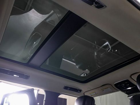 Used 2024 Land Rover Range Rover SE image 21