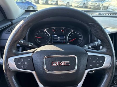Used 2024 GMC Terrain SLE image 28