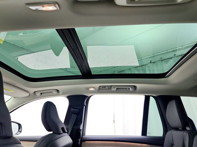 New 2026 Volvo XC90 B6 Plus w/ Protection Package Premier AWD/4WD image 22