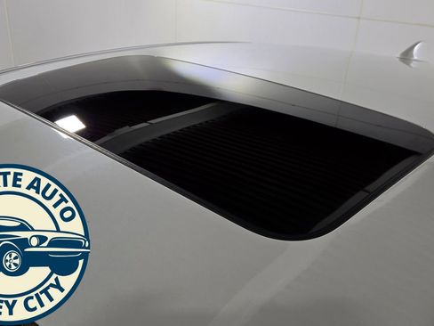 Used 2018 Honda Accord Touring image 14