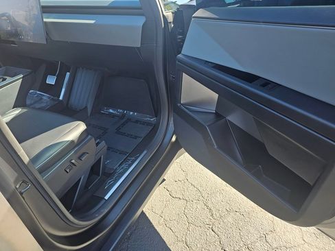 Used 2024 Tesla Cybertruck AWD Crew Cab image 15
