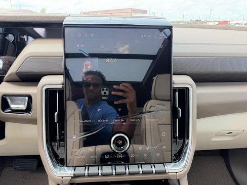 New 2026 GMC Yukon XL Denali w/ Sun & Power Step Package AWD/4WD image 17