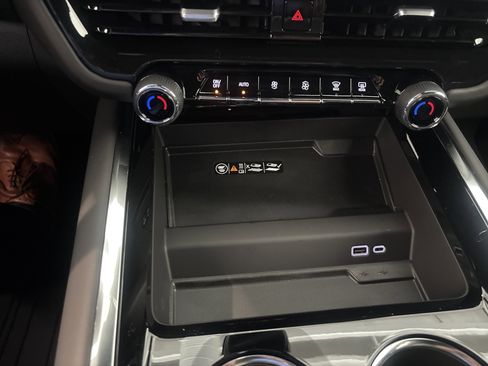 New 2025 Chevrolet Tahoe LT w/ Advanced Technology Package image 32