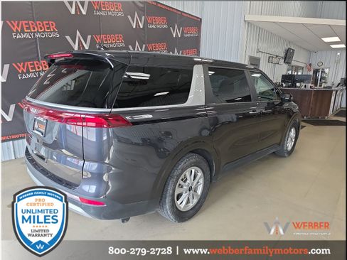 Used 2023 Kia Carnival LX FWD image 5