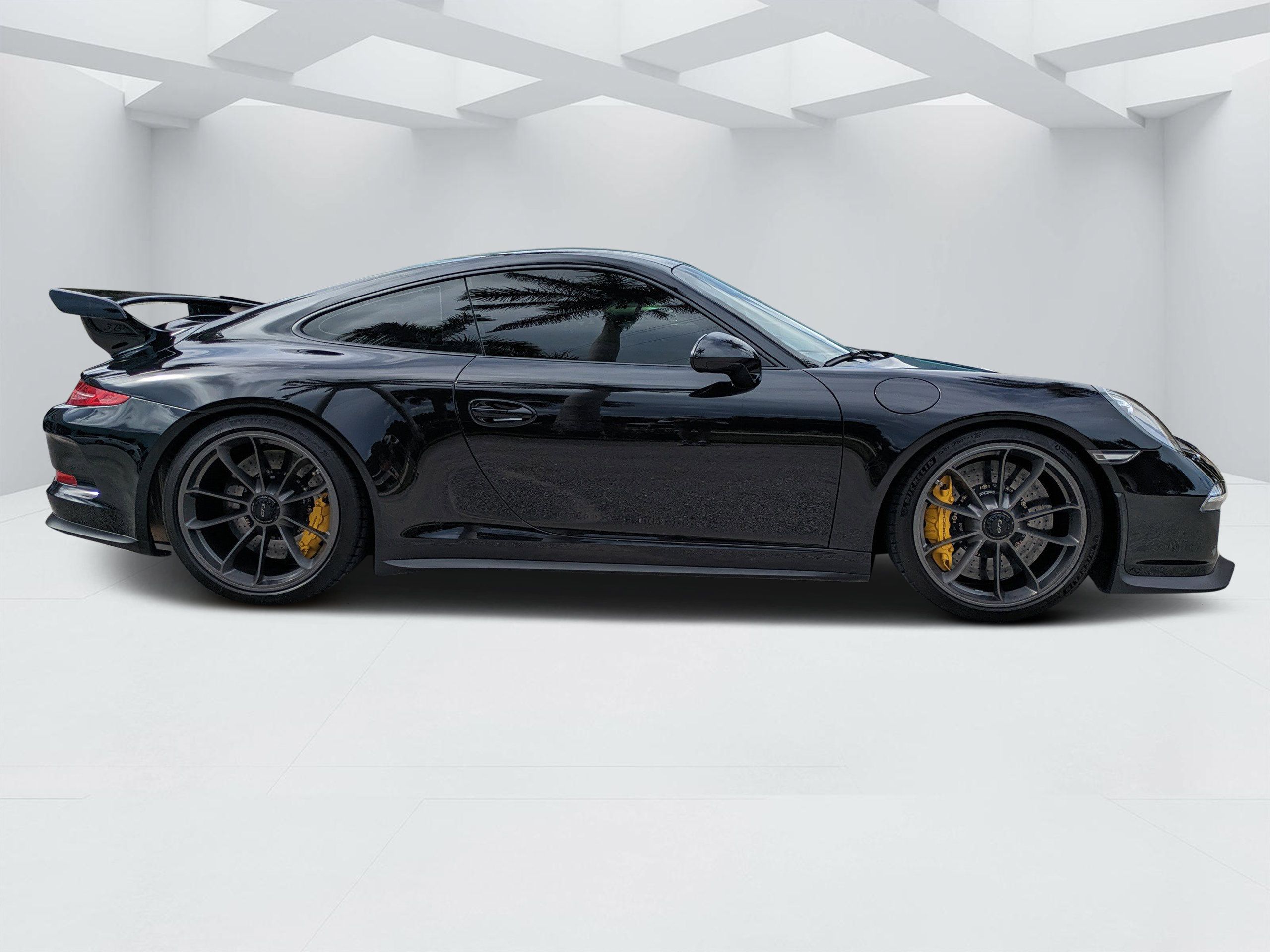 Used 2015 Porsche 911 GT3 RWD image 2