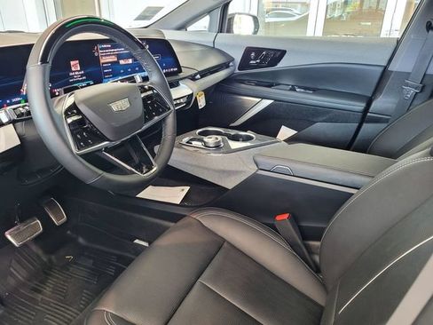 Certified 2025 Cadillac Optiq Sport 2 w/ LPO, Floor Liner Package AWD/4WD image 10