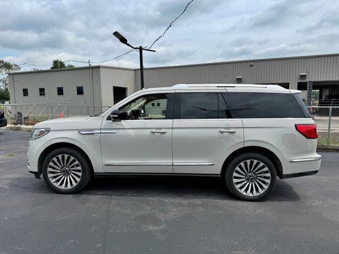 Used 2020 Lincoln Navigator Reserve w/ Luxury Package AWD/4WD image 6