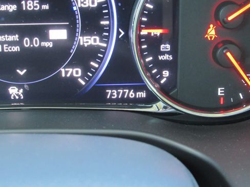 Used 2021 GMC Acadia Denali w/ Denali Technology Package FWD image 32