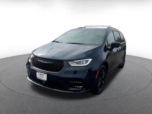 Used 2025 Chrysler Pacifica Limited image 7