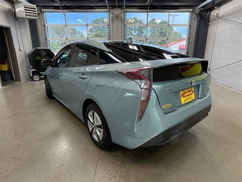 Used 2016 Toyota Prius Two FWD image 3