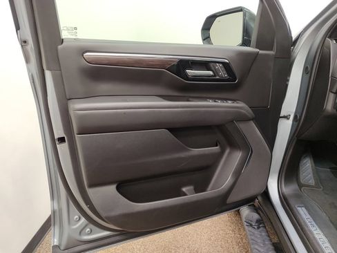Used 2025 Chevrolet Tahoe Z71 AWD/4WD image 10