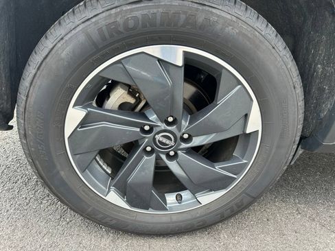 Used 2024 Nissan Rogue SV AWD/4WD image 4