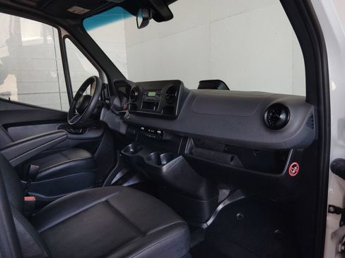 Used 2025 Mercedes-Benz Sprinter 2500 image 10
