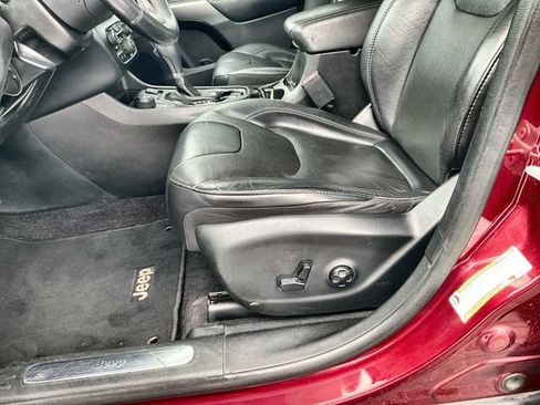 Used 2019 Jeep Cherokee Limited AWD/4WD image 28