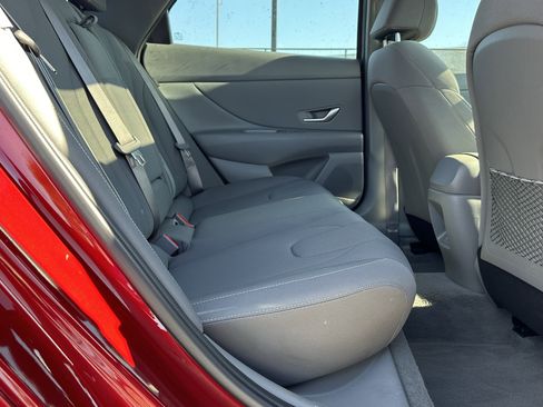 Used 2024 Hyundai Elantra SEL w/ Convenience Package image 17