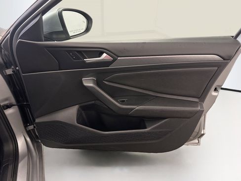 Used 2024 Volkswagen Jetta SE image 33