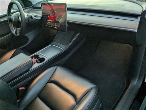 Used 2025 Tesla Model Y Performance image 22