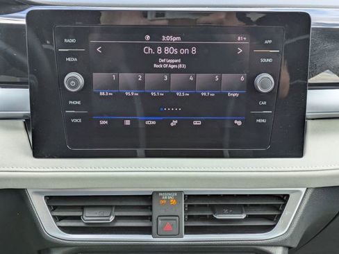 Used 2025 Volkswagen Taos SE FWD image 18