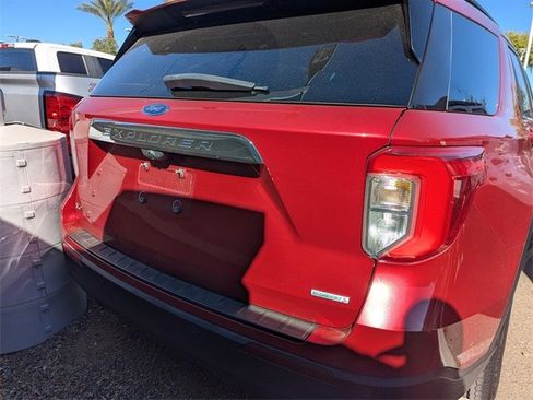Used 2020 Ford Explorer XLT image 5