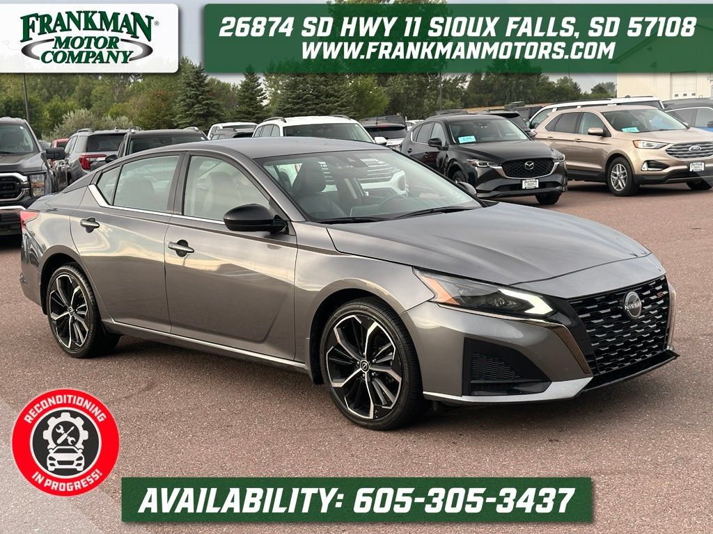 Used 2024 Nissan Altima 2.5 SR AWD/4WD image 1