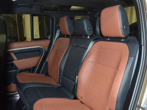 Certified 2025 Land Rover Defender 110 AWD/4WD image 33