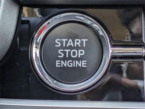 New 2025 Mitsubishi Outlander SE image 32