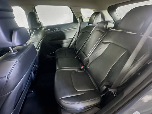 Used 2024 Kia Sportage EX image 27