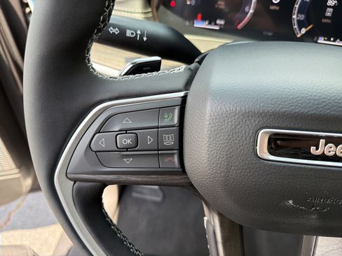 New 2026 Jeep Grand Cherokee Altitude AWD/4WD image 31