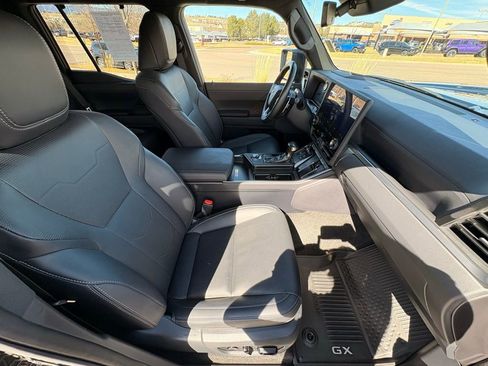 Used 2024 Lexus GX 550 w/ Accessory Package (2T) image 36