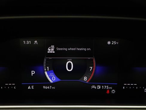 Used 2025 Volkswagen Taos SE image 7