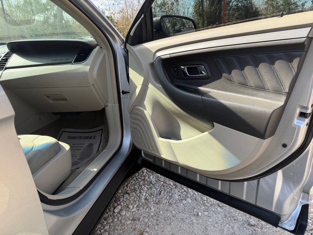 Used 2012 Ford Taurus SE FWD image 25
