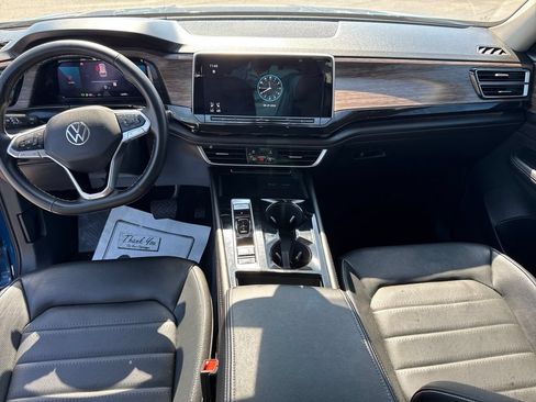 Used 2025 Volkswagen Atlas SEL AWD/4WD image 16