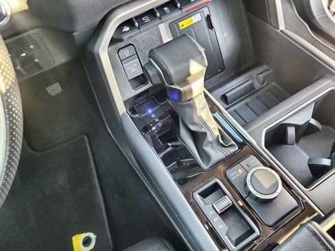Used 2024 Toyota Tundra Limited AWD/4WD image 21