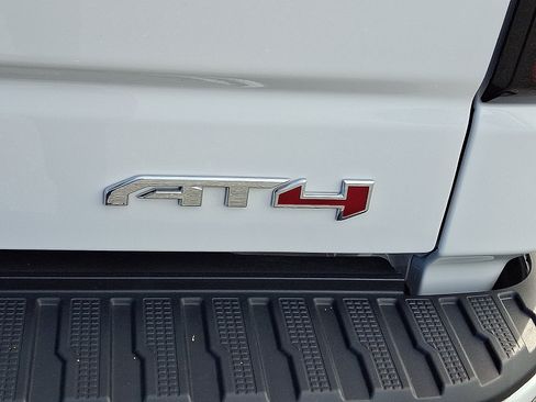 Used 2025 GMC Sierra 1500 AT4 w/ Technology Package AWD/4WD image 37