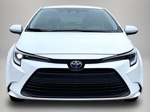 Used 2025 Toyota Corolla LE image 3