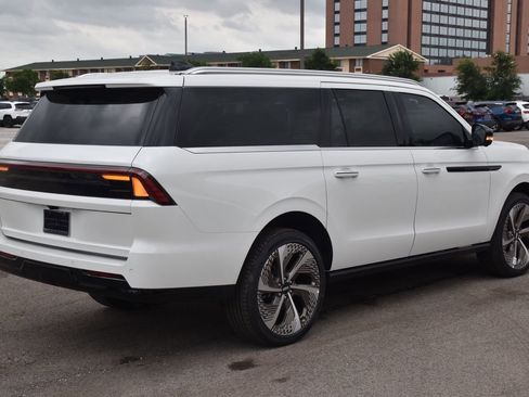 New 2026 Lincoln Navigator L Black Label AWD/4WD image 6