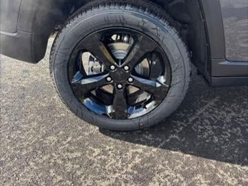 New 2025 Jeep Grand Cherokee Limited w/ Black Appearance Package image 50