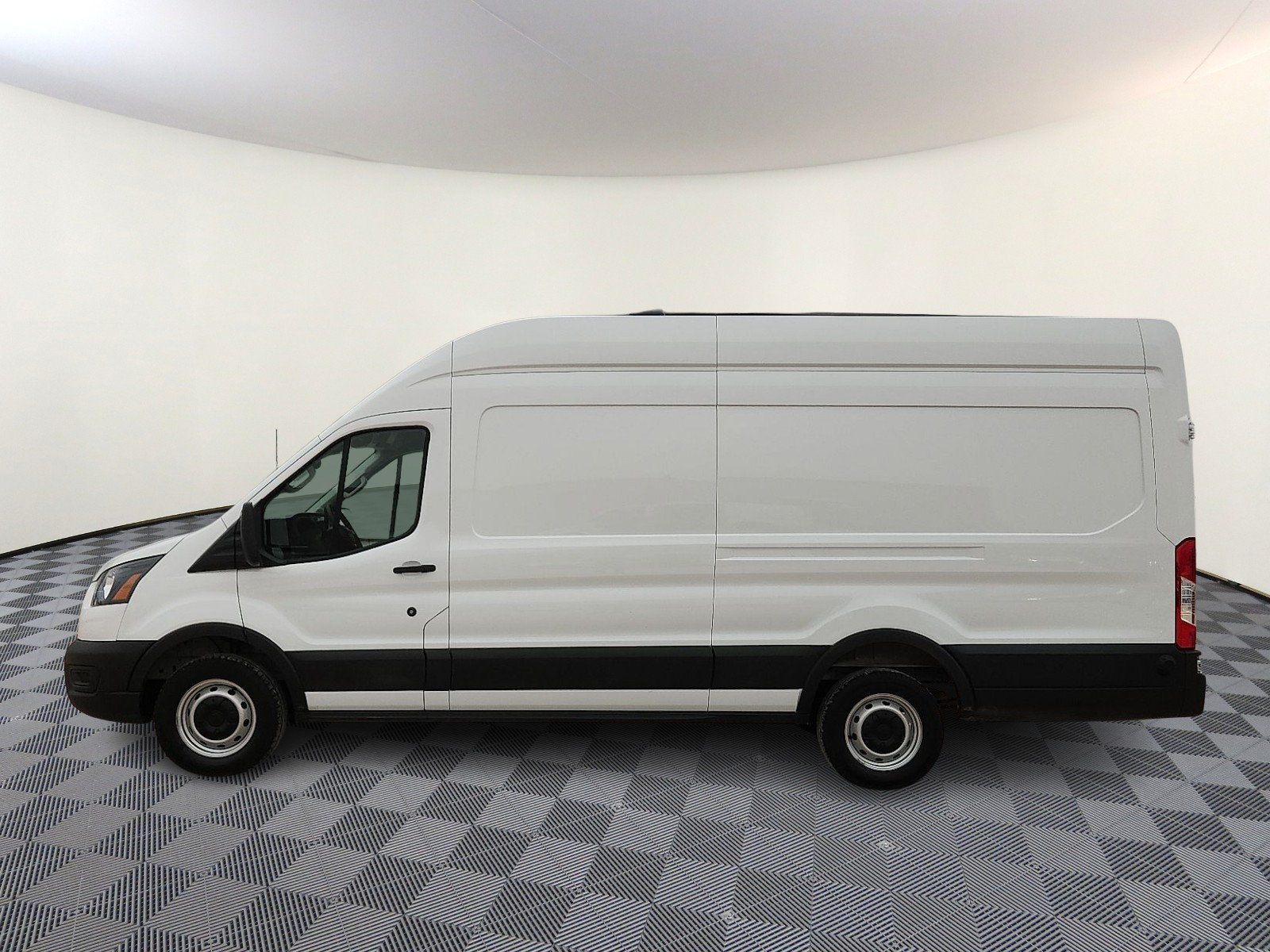 Used 2026 Ford Transit 250 148 High Roof Extended RWD image 2