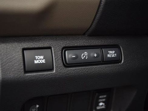 Certified 2024 Nissan Frontier SV w/ Technology Package image 14