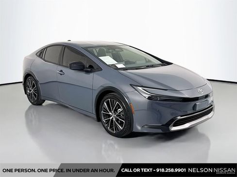Used 2024 Toyota Prius XLE FWD image 3