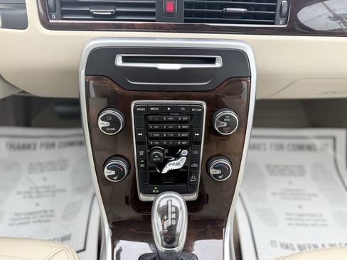 Used 2013 Volvo XC70 3.2 image 23