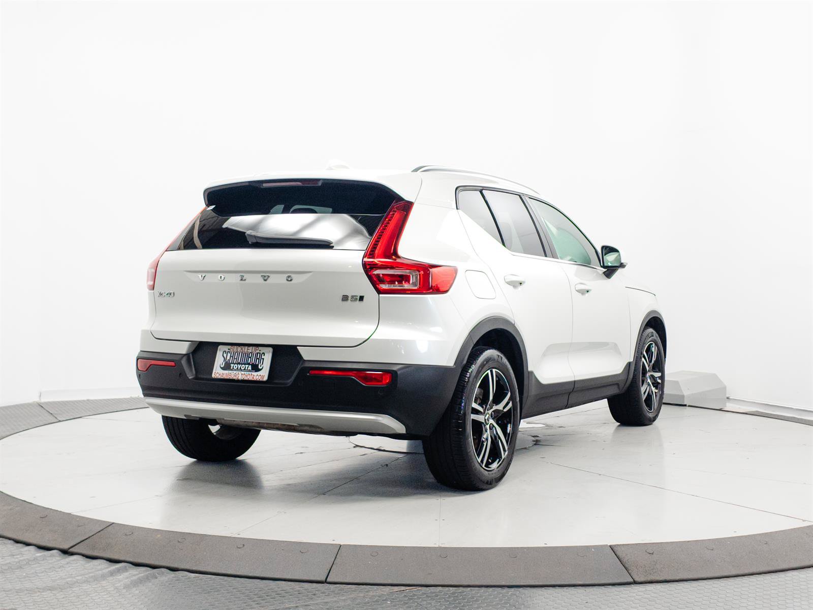 Used 2023 Volvo XC40 B5 Plus AWD/4WD image 12