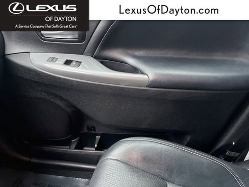 Used 2016 Toyota Sienna L image 16