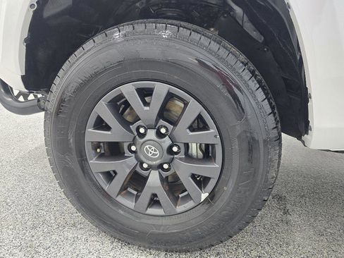 Used 2021 Toyota Tacoma SR5 RWD image 29