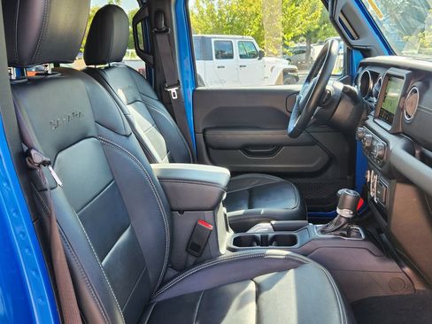 Used 2022 Jeep Wrangler Unlimited Sahara w/ Cold Weather Group image 17
