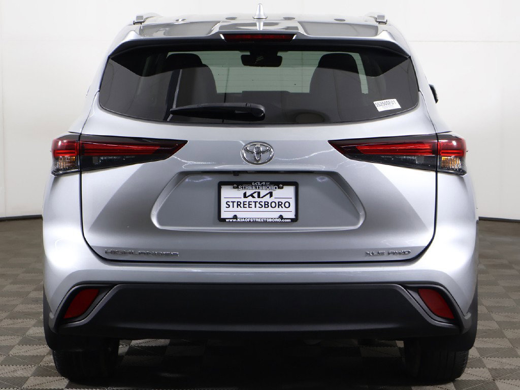 Used 2024 Toyota Highlander XLE AWD/4WD image 13