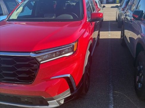 New 2025 Honda Pilot Touring image 2