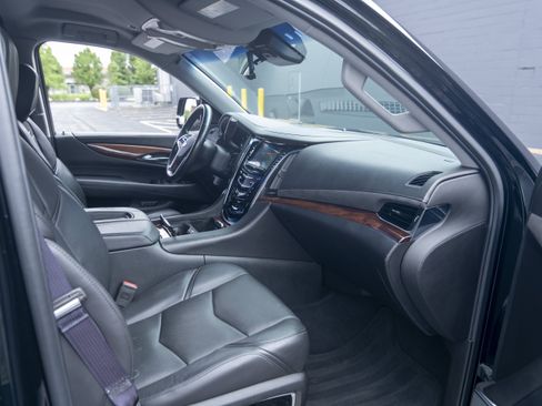 Used 2016 Cadillac Escalade ESV Premium AWD/4WD image 18
