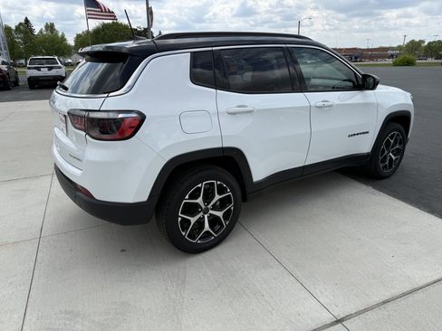 Used 2025 Jeep Compass Limited AWD/4WD image 8